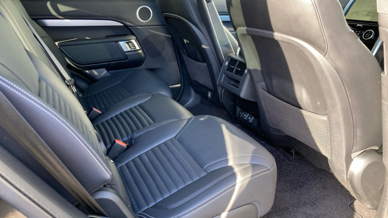 Land Rover Discovery 3.0 D300 Dynamic SE 5dr Auto Diesel Station Wagon